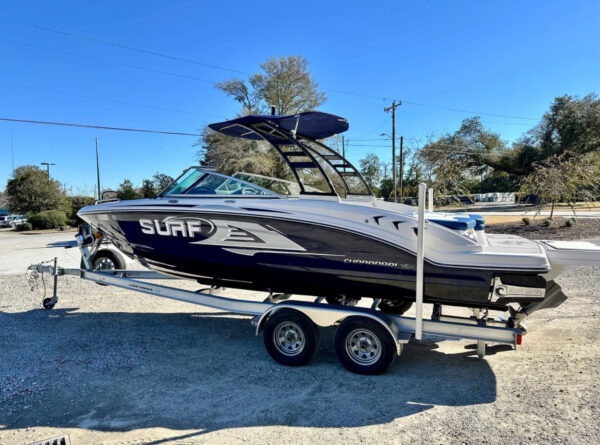 2022 Chaparral 23 Surf boats
